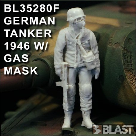 BL35280F - GERMAN TANKER 1946 W/ GAS MASK